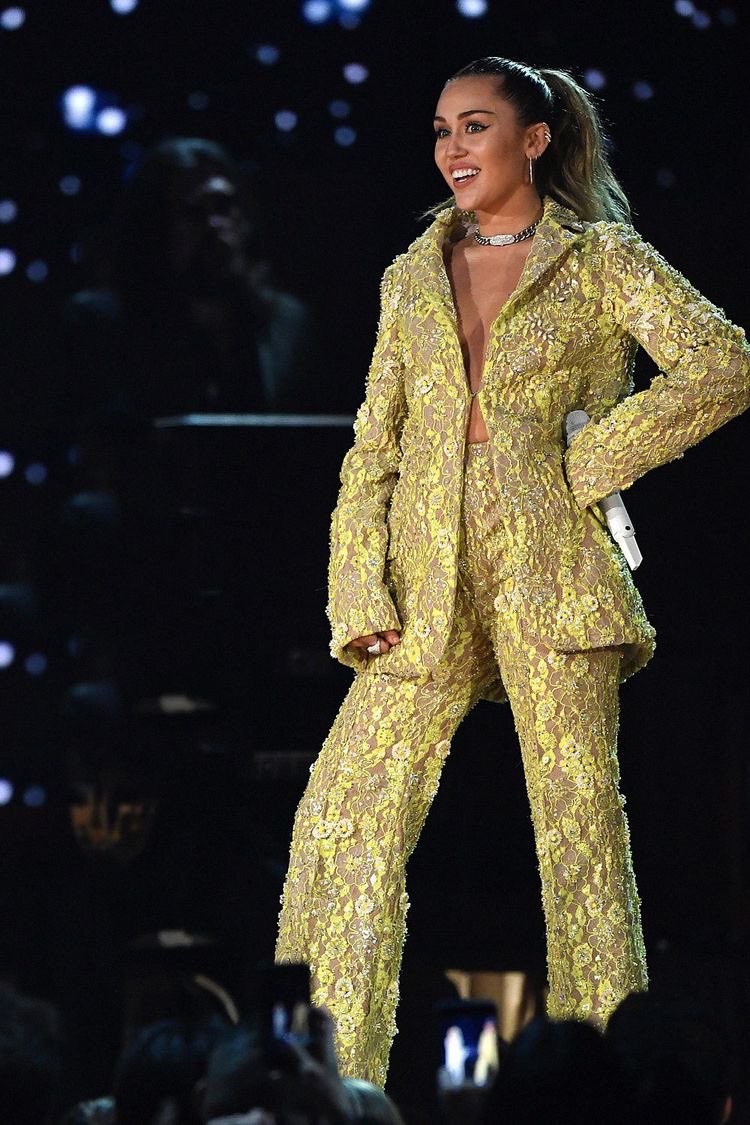 mileycowboy's tweet photo. 🖤 miley cyrus’

• best vocal moments https://t.co/KvvOVaAXvw