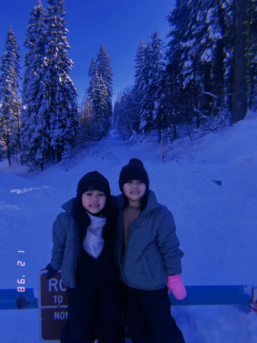 mamanance_'s tweet photo. Snow day with my loves ⛄️❄️🤍 https://t.co/pbk9L2r0HO