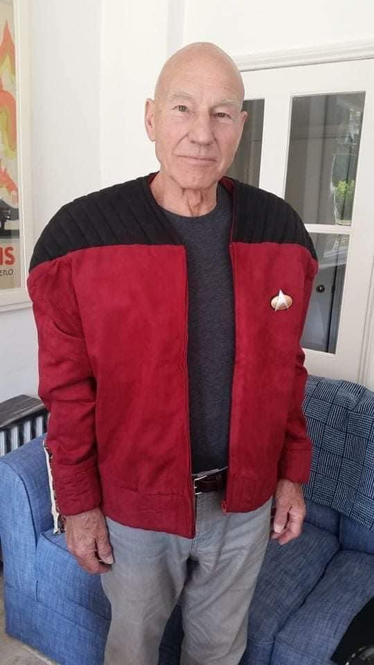 Herr_Ikithon's tweet photo. When he put on THAT jacket again 😌 #SirPatrick #StarTrek #TNG https://t.co/wS0QPKaMRh