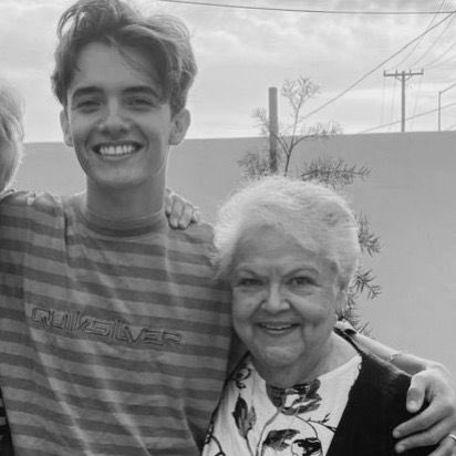 NUrreaBR's tweet photo. Era nítido o amor do Noah pela sua avó, e sabemos que ela sempre estará ao seu lado acompanhando toda sua trajetória e sucesso. Mandamos nossas condolências e sentimentos a família Urrea, que eles possam ter todo o apoio e conforto nesse momento difícil.

Descanse em paz, Nana.🖤 https://t.co/s0RhK5pdib