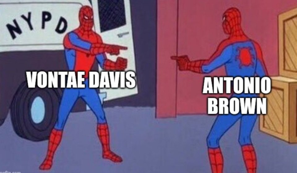 MarkAbrantes's tweet photo. #AntonioBrown #VontaeDavis https://t.co/t4hxMICCk9