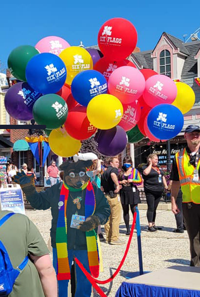 THE_BJBUTTONS's tweet photo. #Waldolf edited in, with a bunch of "old school" Six Flags over mid America /Six Flags St. Louis #SFSTL that were produced this year for the 50th Anv of the park I wish I could have gotten a hold of some of these this year . #fursuit #fursuiter #fursuiting #bear #Costume https://t.co/wnWFKEaH3h