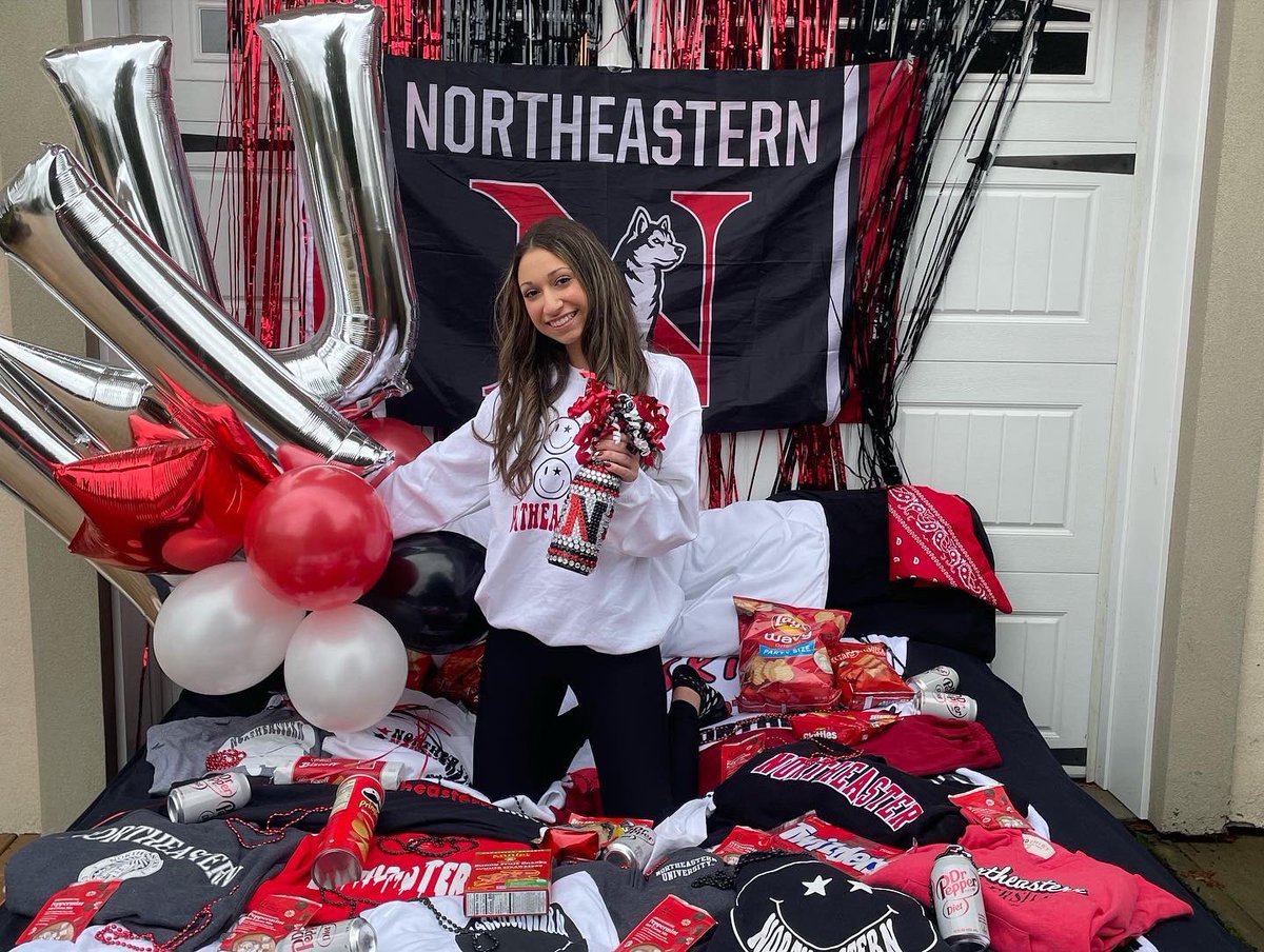 DrKGRM's tweet photo. Great way to start 2022! #SheCommited #NUHusky #CommitmentBed #CovidCommitmentCelebration #NUSisters #HuskyFamily https://t.co/dk3sl3Bxpe