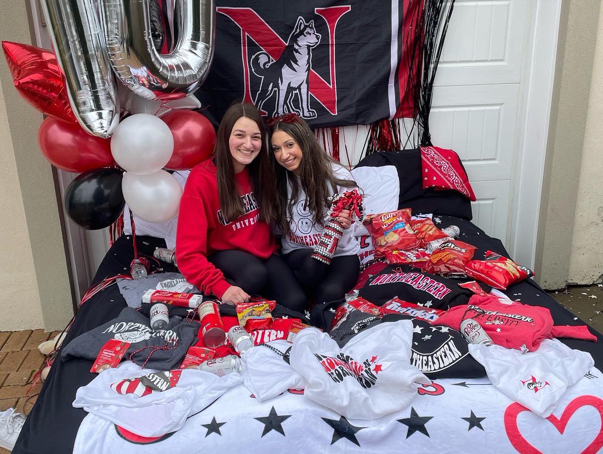 DrKGRM's tweet photo. Great way to start 2022! #SheCommited #NUHusky #CommitmentBed #CovidCommitmentCelebration #NUSisters #HuskyFamily https://t.co/dk3sl3Bxpe
