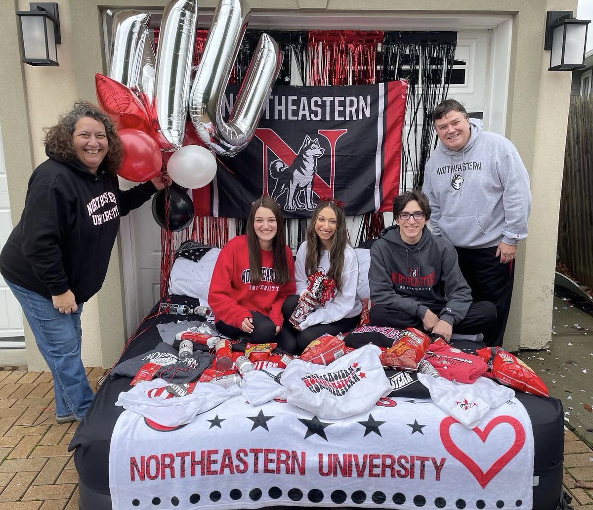 DrKGRM's tweet photo. Great way to start 2022! #SheCommited #NUHusky #CommitmentBed #CovidCommitmentCelebration #NUSisters #HuskyFamily https://t.co/dk3sl3Bxpe