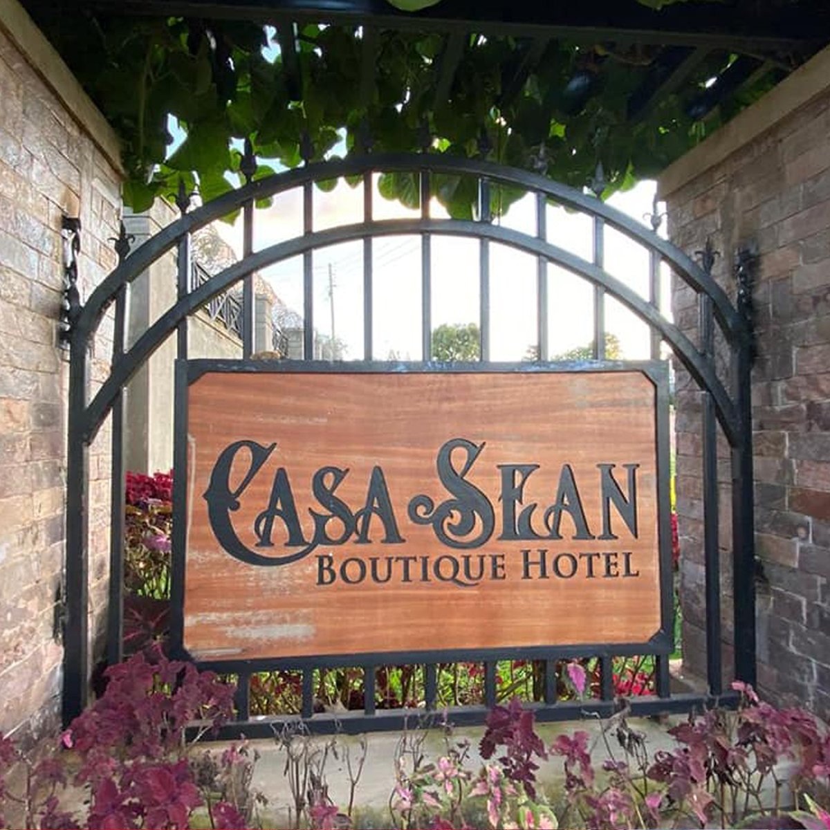 casaseanhotel's tweet photo. HOLIDAYS ARE ENDING
Discover our remarkable offer to extend your stay
Book your 3 for 2 nights on any room here.....
+2567754 31080 casaseanhotel@gmail.com
It's 3 nights for the price of 2 at half board.
Our rooms go for $100 and $150 at half board.
#casasean #newyearbreak https://t.co/Jp7GKMNHm0