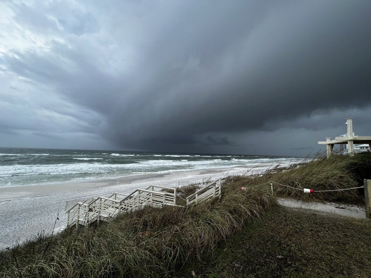 kevinofvolant's tweet photo. @spann Pic from Santa Rosa Beach at 2:45PM https://t.co/Cr0iXRDJC9