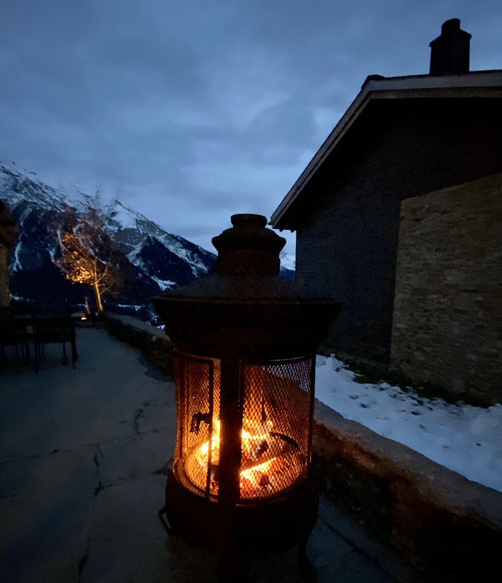 CtfCrea's tweet photo. Geniessen mit Aussicht und lieben Freunden. Ferien in den Bergen halt #lenzerheide #guardaval https://t.co/CUcJGWJbNg