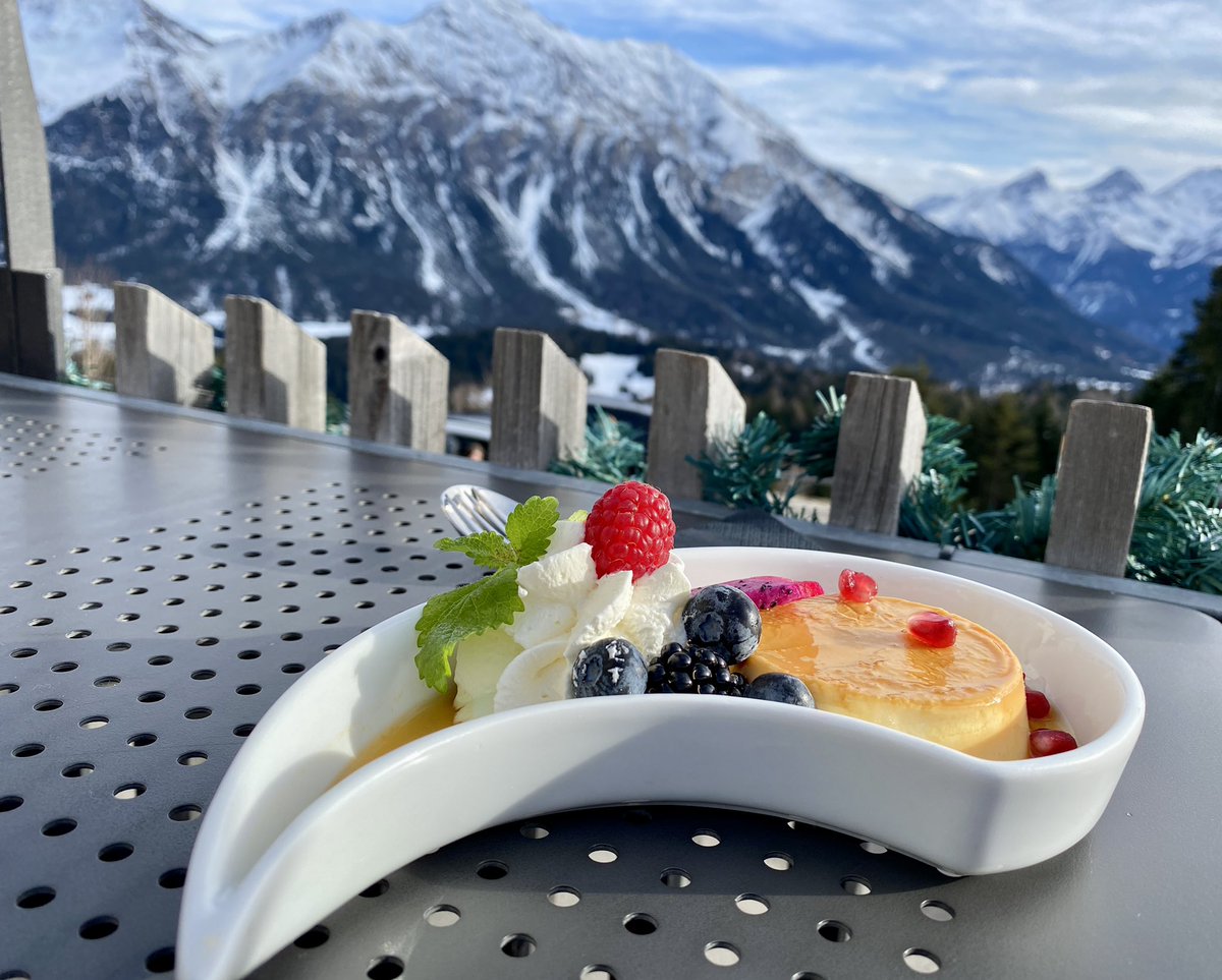 CtfCrea's tweet photo. Geniessen mit Aussicht und lieben Freunden. Ferien in den Bergen halt #lenzerheide #guardaval https://t.co/CUcJGWJbNg