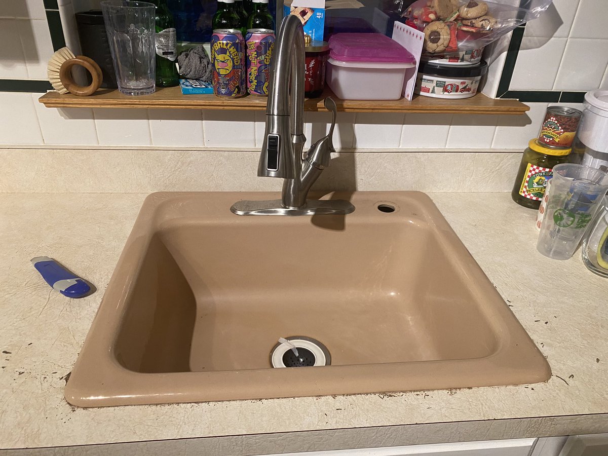 SamGrzech's tweet photo. New year, new sink 😻 https://t.co/VieE5ekXXH