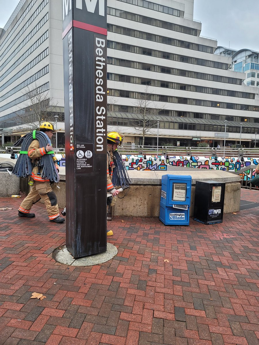 BFreegrant's tweet photo. @wmata there is a smoke and a strong smell of burning plastic on the blatform at Bethesda station. How is this happening after a whole summer of single tracking. smh. https://t.co/RAimOMo1JI
