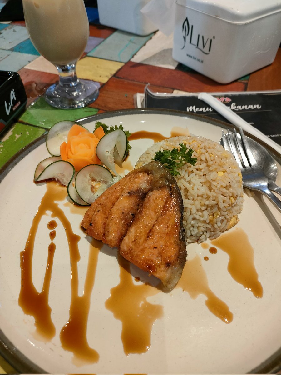 Walaupun sedikit tp menjadi pembeda rasa di antara lainnya - salmon style 😀
Seperti juga 3 orang ini membuat sebuah perubahan yg besar buat bangsa Indonesia untuk jadi lebih baik : ❤️❤️❤️
<a href="/jokowi/">Joko Widodo</a> RI-1 
<a href="/Ahok/">Ahok Basuki TPurnama</a> Komisaris Utama Pertamina
<a href="/erickthohir/">Erick Thohir</a> Menteri BUMN - next RI-1