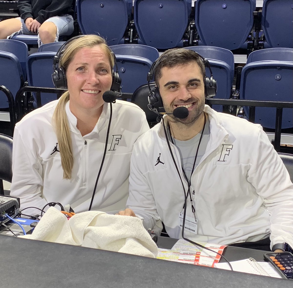 JPTULL's tweet photo. A good one going on at the @OConnellCTR  @GatorsWBK up by one at the half over UGA. Tune in to #GatorsSportsNetwork from @Learfield and catch the second half with @CrooksPBP and @davisbritt32 #goGators @SEC  @UF @ufalumni @LearfieldAudio @FLGatorsSP 🐊🐊🐊🐊🐊🏀🏀🏀🏀👍😊 https://t.co/Ric2RsYAUA