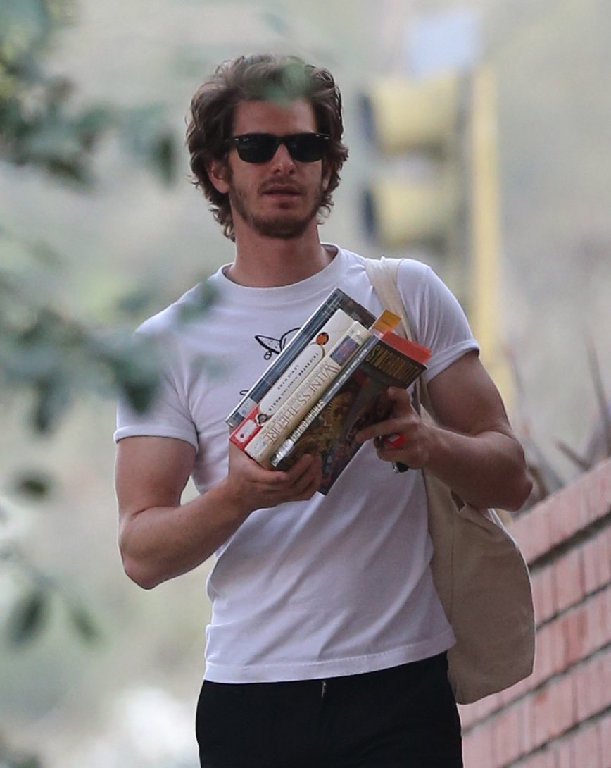 ARCHIVEGARFIELD's tweet photo. boyfriend material energy https://t.co/ZiQYtSFaNs