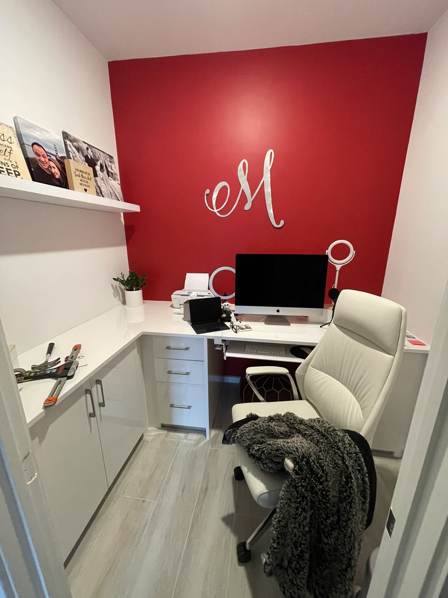 MorganOMedia's tweet photo. The cloffice (closet converted into an office) transformation is nearly complete. #wfh #workfromhome #cloffice #freelance https://t.co/8Eks7lUSPC