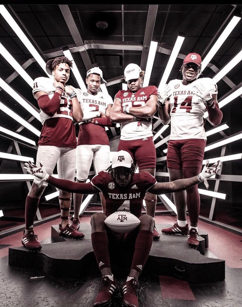 Aggies247_'s tweet photo. Alabama’s 2021 recruiting class held the highest rated all all time at 327.91 points. With the addition of Harold Perkins, Texas A&amp;M’s 2022 class is rated at 328.82 points, the greatest recruiting class in the history of college football. https://t.co/BPMfolENZB