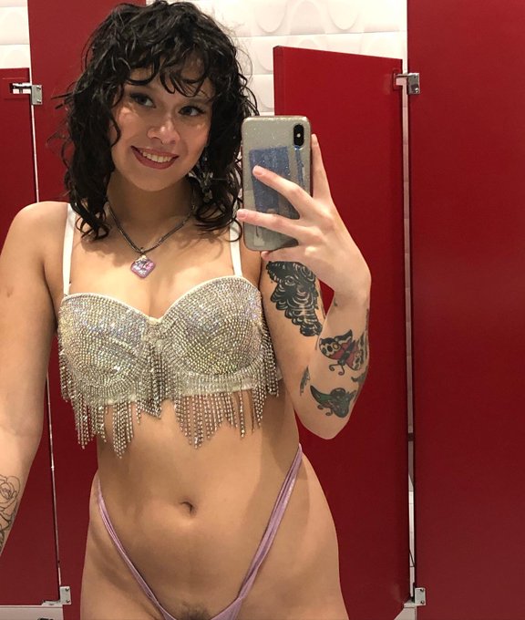 Lotus Lazuli’s pics and videos