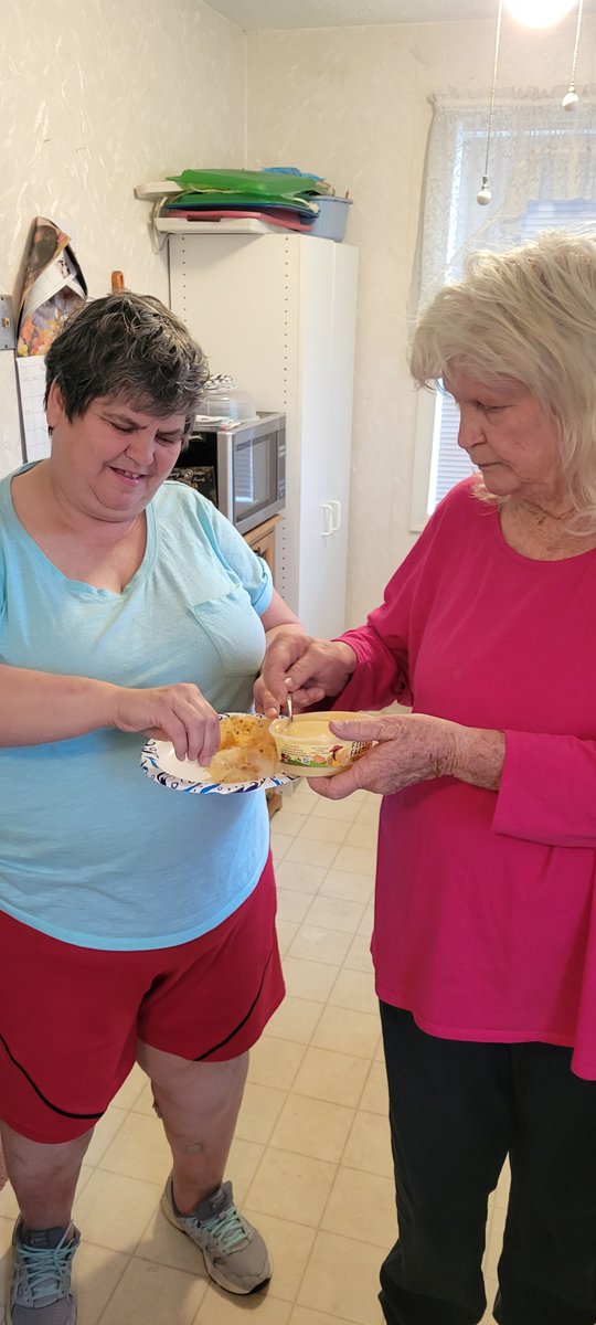 Thanks Field + Farmer for the healthy and nutritious dip. The ladies lived it. #moms meet @MomsMeet <a href="/fieldandfarmer/">FIELD + FARMER</a>