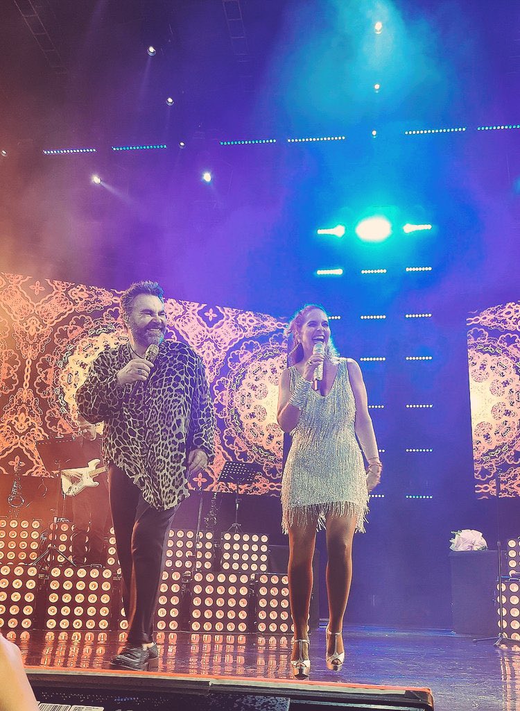 AlmaShowMx's tweet photo. ¡Mañana nuevo video de este espectacular concierto de fin de año! 🎥✨nos vemos el 13 de febrero en #Puebla para disfrutar de @MijaresOficial y @LuceroMexico y el tour #HastaQueSeNosHizo 🙌🏼🎊

#mijares #lucero #siempreamigos #almashowproducciones #concierto https://t.co/9uHNn6fnaR