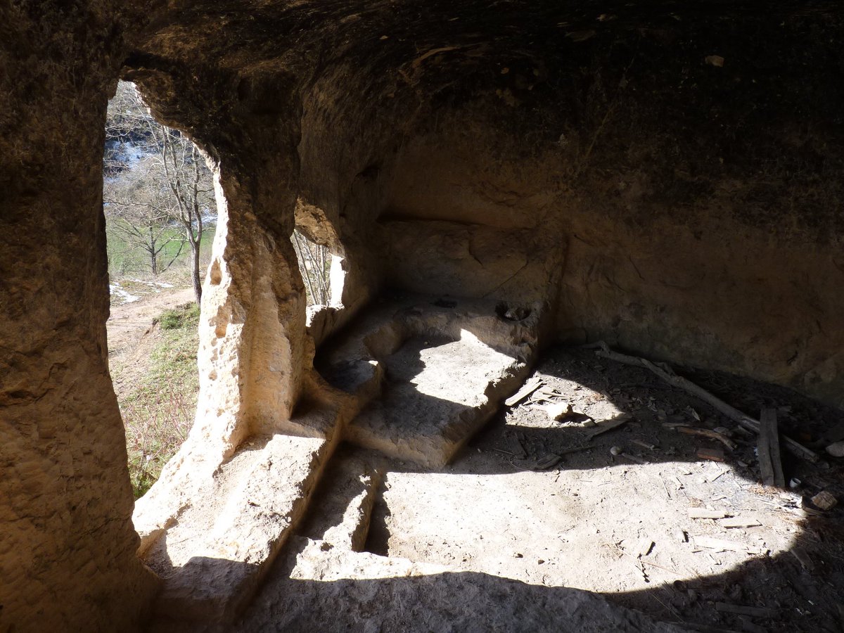 PatrimonioAlava's tweet photo. #Markinez. En el Barranco del Arroyo de #LaLucía se encuentran 3 cuevas, una de ellas con grabados. La de #SanSalvador cuenta con un relieve de 3 arcos. #Álava
Fotos: @senderioja https://t.co/q9eCqroMmw
