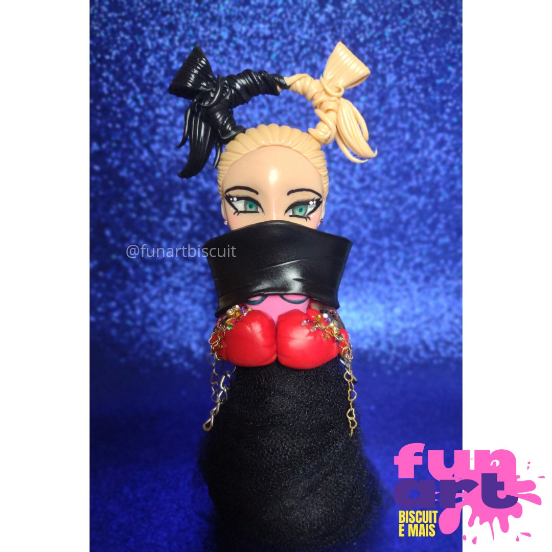 Febrazzih's tweet photo. Hi guys, where are the Gzbz from Brazil? finally finished my sculpture of @chaelinCL Tie a cherry outfit, I hope you like it and that she can see my work, done completely by hand and with a lot of affection, kisses from Brasil Queen 🍒 #CL #alphacl #kpop #diy #anime #music https://t.co/xGCV85NrjQ