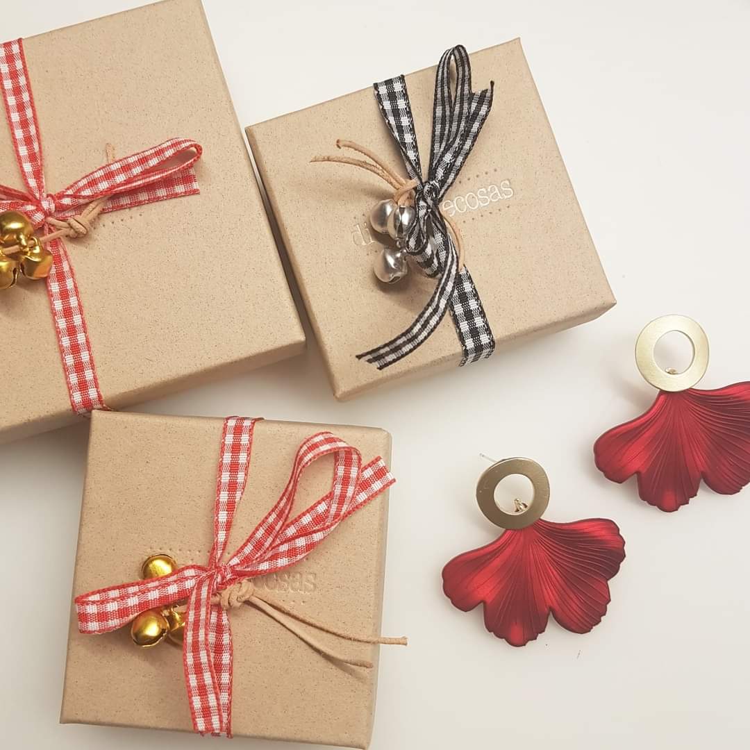 Última llamada #dindindon si quieres que tu pedido lleguen a tiempo para Reyes hazlo antes de este lunes a las 10.00h 
Pendientes, accesorios y joyas bonitiñas en diecisietecosas.com