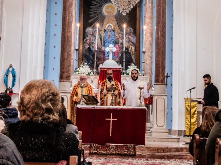 Christian_Syria's tweet photo. #Syriac #Catholic Holy Liturgy in Homs cathedral!

Picture sent by our French friends working as volunteers on site. https://t.co/mDuIpST7Yp