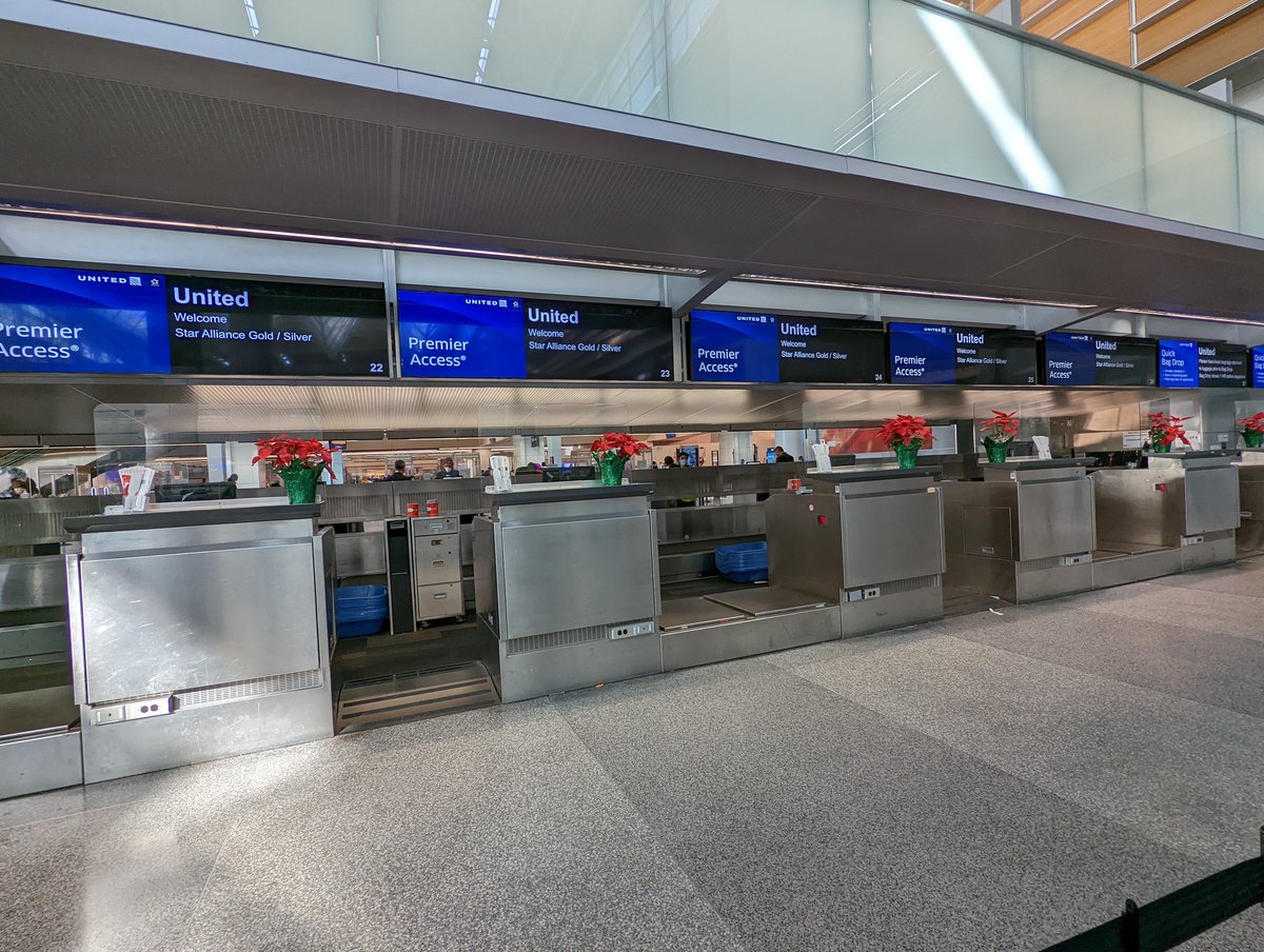 rsparam's tweet photo. Premier Access doesn't seem too important for @united to check us in. Love the customer service out here #Sarcasm https://t.co/t3deNw1qQ7