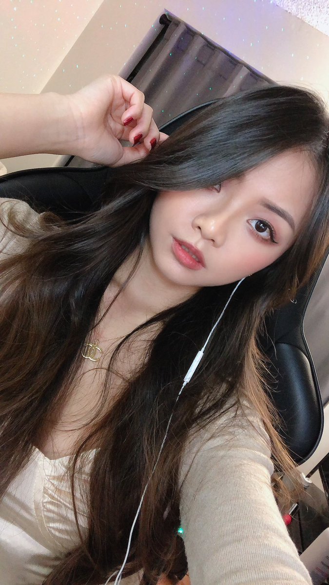 dearcindyphan's tweet photo. it’s that time of the week! sunday’s we open pokémon &amp; other tcg cards! 🥳 also opening a upc! 

https://t.co/uB5Jp3N4f4 https://t.co/3n4T5ErWAt