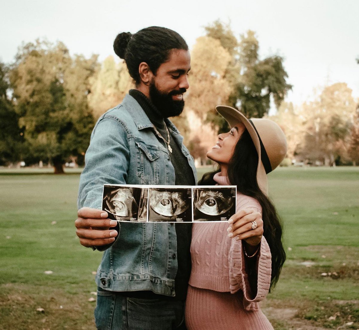 yobreezy's tweet image. Walking into 2022 full of gratitude that God, in HIS time and for SUCH a time, has allowed us to become parents! @catchtherock19 
#Maybaby #22weeks