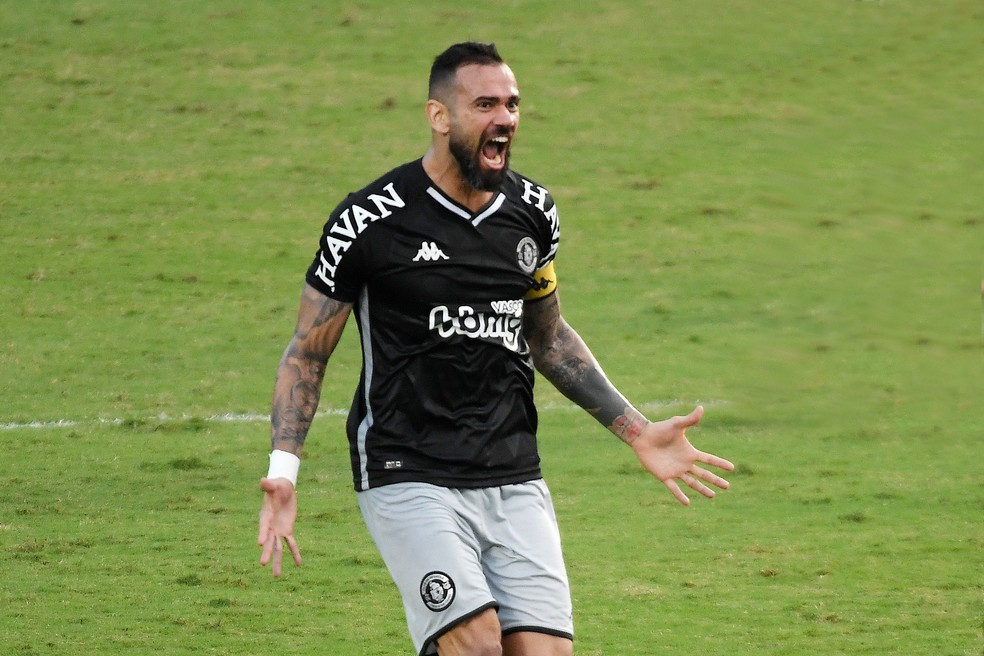 geglobo's tweet photo. À espera de acordo por rescisão, Leandro Castan diz que não joga mais pelo Vasco https://t.co/JbZ1HTJDfN https://t.co/MW4ohMpXO8