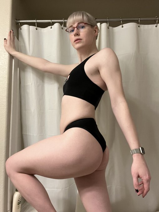 Been working out https://t.co/fhv2WEUAwO