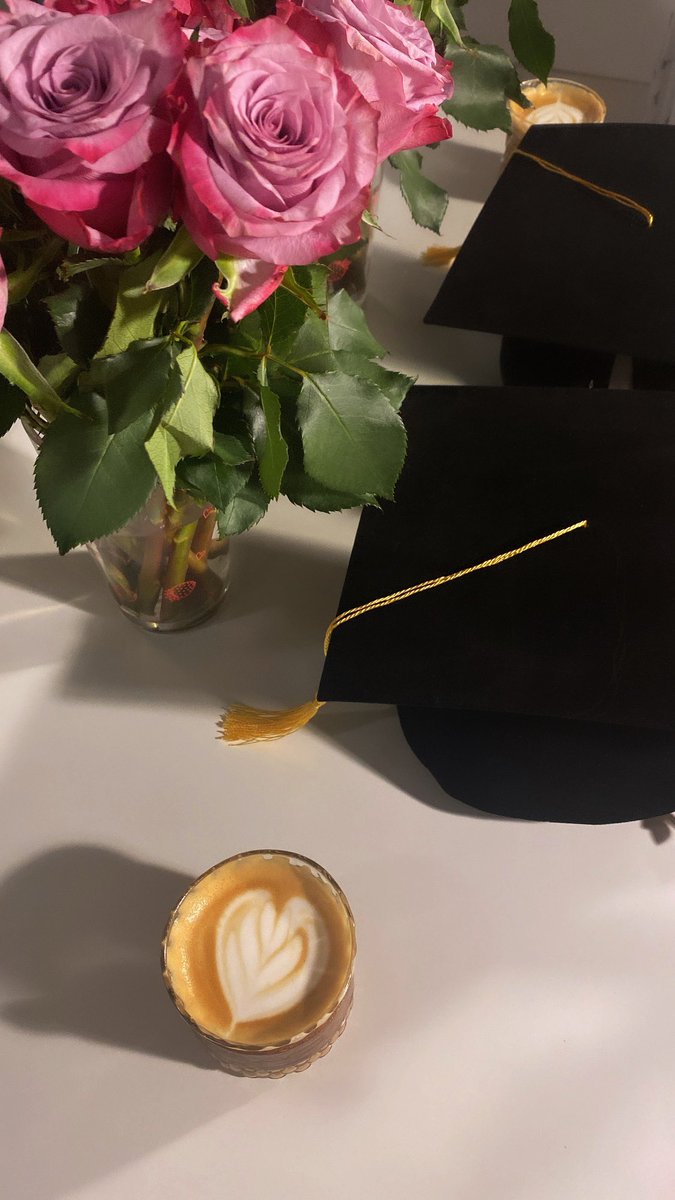 Nlo3ii's tweet photo. اللهم لك الحمد على هذا اليوم اللطيف و اليوم المنتظر فعلاً شعور التخرج عظيم😭🎓🤍🤍🤍 https://t.co/GuEQbYZfly