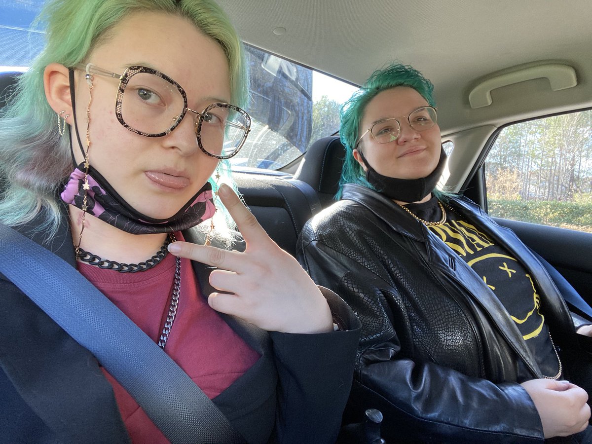 Meefling's tweet image. Tryna make this lowkey but I'm currently without an income and I gotta support my husband, boyfriend, and baby kitty, so if u are financially stable we would appreciate a humble dollar towards Covid treatment and food/curbside fees,, check 1st reply for PayPal #help #Covid_19