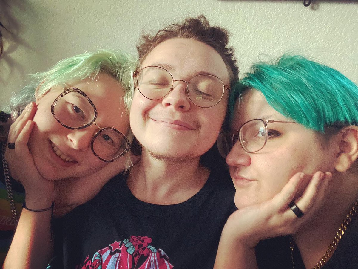 Meefling's tweet image. Tryna make this lowkey but I'm currently without an income and I gotta support my husband, boyfriend, and baby kitty, so if u are financially stable we would appreciate a humble dollar towards Covid treatment and food/curbside fees,, check 1st reply for PayPal #help #Covid_19