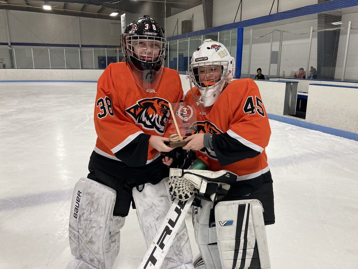 B1Farmington's tweet photo. Get your goalie(s) boys.  Solid win today and a nice finish, for 3rd place, to a great weekend!  28-4 on the scoreboards, plenty of good to take away...  Congrats gentlemen, enjoy and be proud, back to work tomorrow.  #TigerPride #WeNotMe #FYHA @YouthHockeyHub #ChasingHardware https://t.co/U6m8n4hyQx