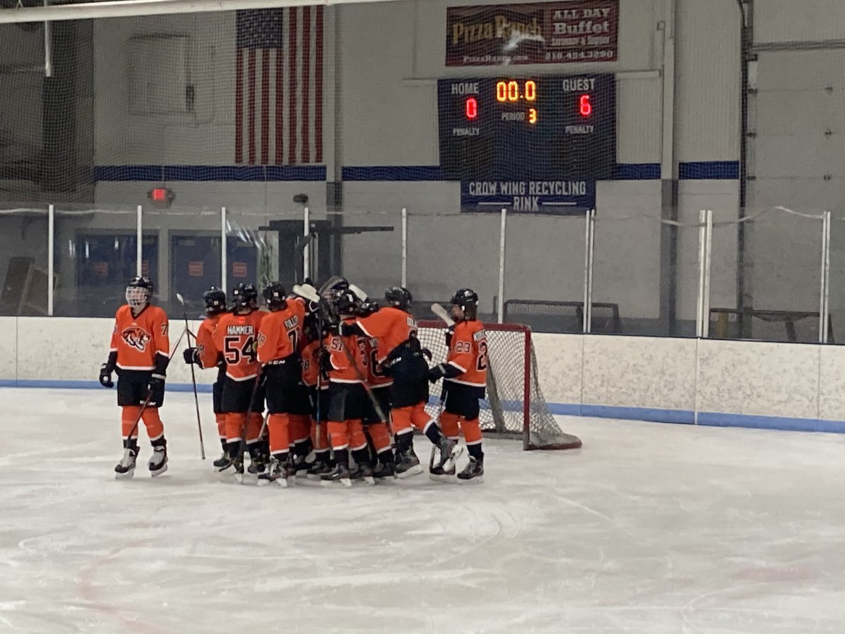 B1Farmington's tweet photo. Get your goalie(s) boys.  Solid win today and a nice finish, for 3rd place, to a great weekend!  28-4 on the scoreboards, plenty of good to take away...  Congrats gentlemen, enjoy and be proud, back to work tomorrow.  #TigerPride #WeNotMe #FYHA @YouthHockeyHub #ChasingHardware https://t.co/U6m8n4hyQx