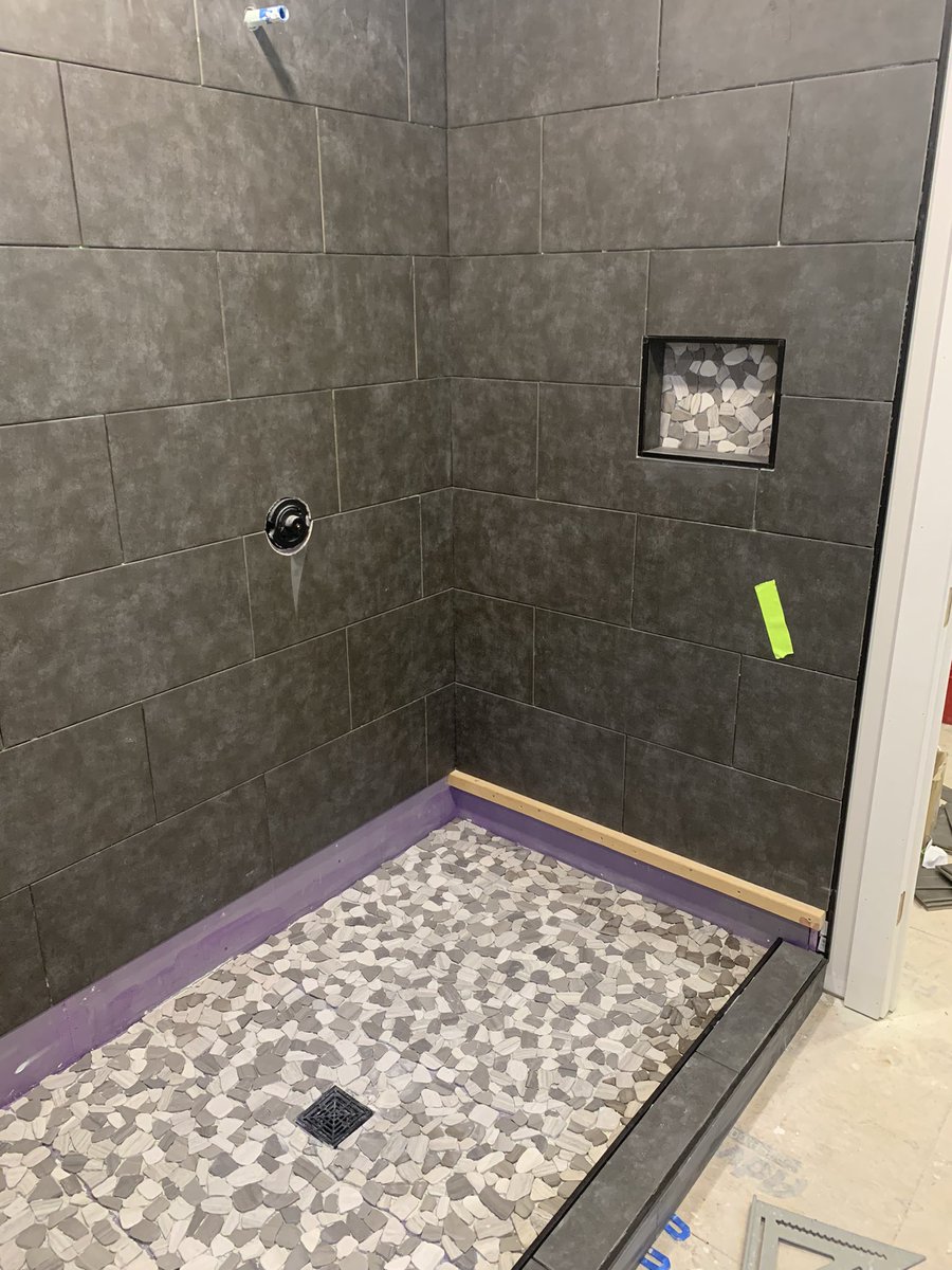 AllenOl57434246's tweet image. 1 more day on this one #tileguy #sidework