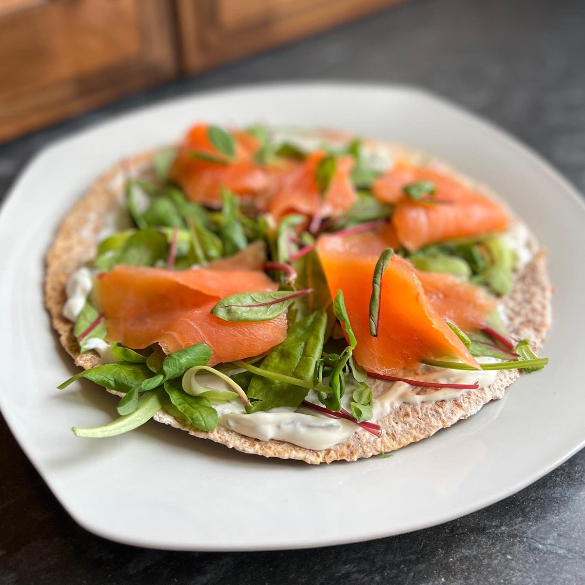 NutritionShari's tweet photo. SALMON TZATZIKI TORTILLA PIZZA: Cut into slices or fold in half and eat like a quesadilla! #HealthyFood #HealthyLiving https://t.co/0gHuDOWUOd