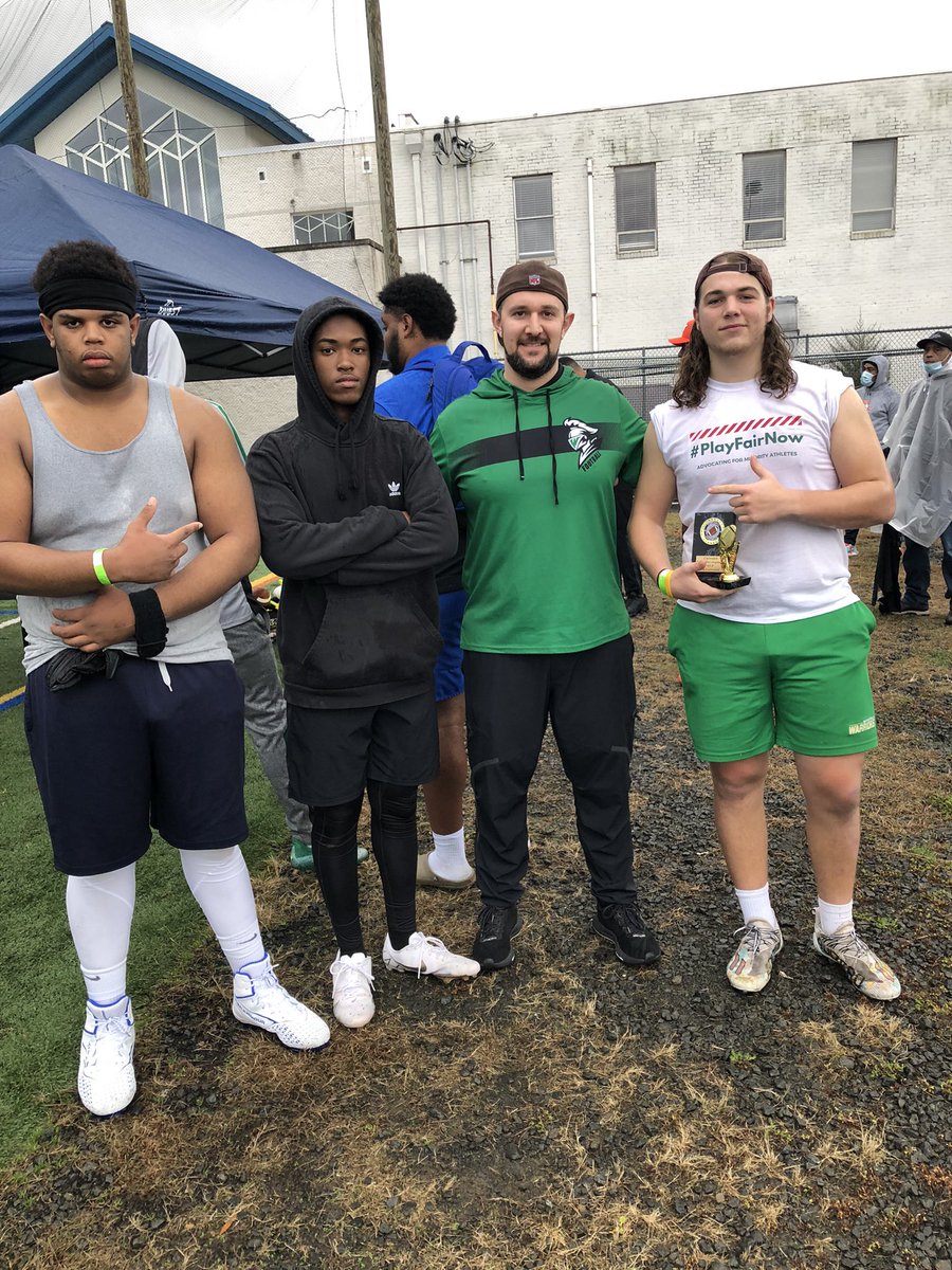 CoachHoffmanOL's tweet photo. Great time with @ProcessExposure at today’s mini camp! @WarriorGridiron linemen showed out, including D-Line MVP for @Drew5847! #BeUnrivaled #WarriorPride https://t.co/IGUAClC6VM