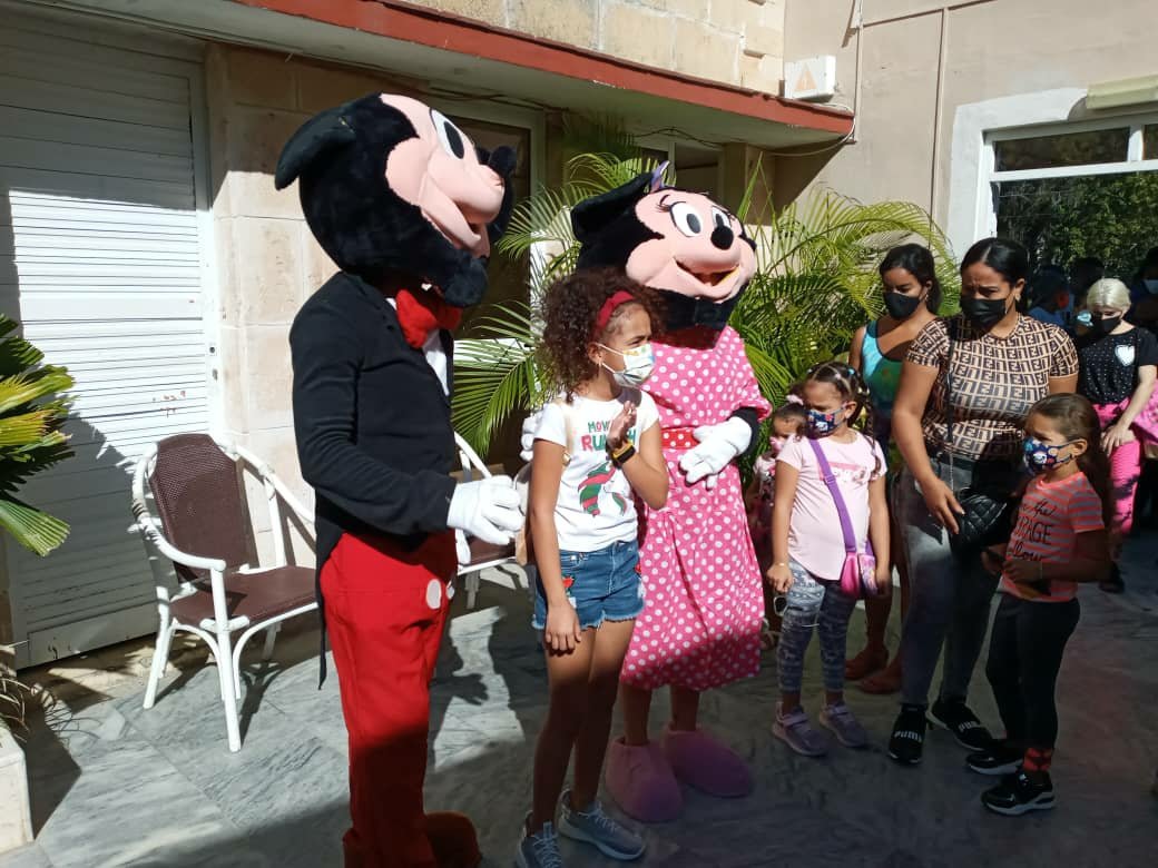 MincinCuba's tweet photo. La UEB Especial Vista Hermosa en Villa Clara ofrece a los  niños actividad con magos,  payasos,  juegos de participacion tesoros escondidos y más para celebrar.
#CubaViveYCelebra 
#ComercioCuba
@PresidenciaCuba @MMarreroCruz @BetsyDazVelzqu2 @GriselAvila13 @MiriamP04398282 https://t.co/q7svCD9L1j