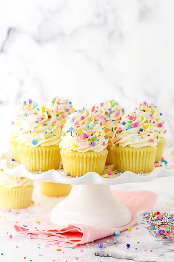 DebJaffeRealtor's tweet photo. Find out what makes these #cupcakes so special. #sweettreats  https://t.co/FoOQlRE2f3 https://t.co/YnYn5BI7lU