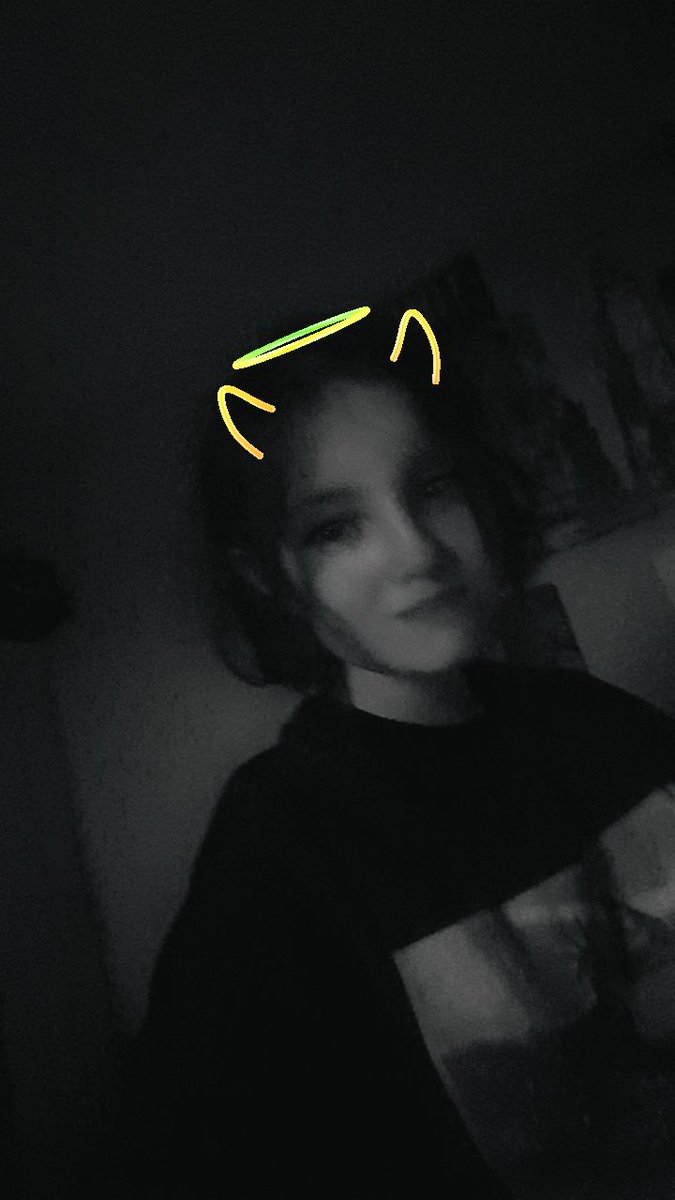 c0smicarrt's tweet photo. hoped onto da new @CrawlersHQ  trend :>

B: I was not myself during these times i jus wanted 2 fit in and please everyone :(
A: my life has rlly improved since i discoverd da silly little band :) ! i moved on from college 2 uni, nd met sum rlly cool ppl online nd irl ! 

B4 PICS: https://t.co/Yq8Qc3bcxI