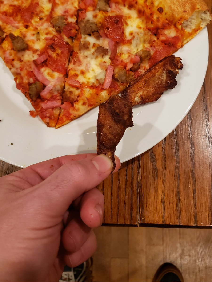 jsano19's tweet photo. Really @PapaJohns at $1.45 a wing, this is what you consider a wing?  Are these from a rotisserie chicken? https://t.co/DEMLhFUUUj
