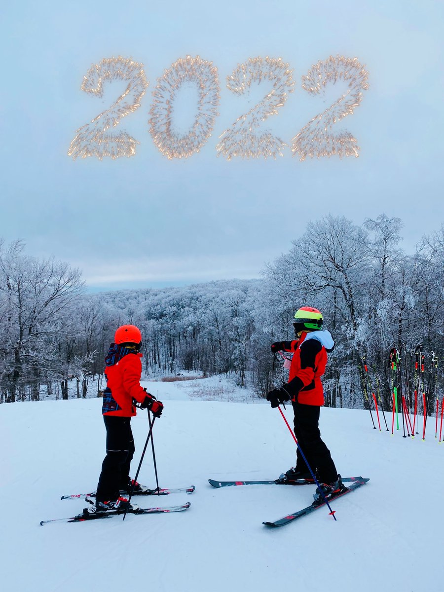 econminl's tweet photo. Happy New Year 🎉 2⃣️0⃣️2⃣️2⃣️ 🎉

Be strong 💪
Be healthy ❤️ 
Be positive 🥳 https://t.co/cdvtbrqpEs