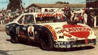 Roberto de la Cruz (@delacruzrpm) on Twitter photo Hoy hace 33 años, se corría la Vuelta de San Lorenzo, para finalizar el calendario 1988.
A pesar de su abandono, Oscar Castellano (Dodge), lograba el bicampeonato.
<a href="/titourreta/">RobertoUrretavizcaya</a> obtenía su 1º triunfo, con la Chevy de Supertap, en su 33º prueba.
Roberto Mouras cumplía 200 carreras. Hoy hace 33 años, se corría la Vuelta de San Lorenzo, para finalizar el calendario 1988.
A pesar de su abandono, Oscar Castellano (Dodge), lograba el bicampeonato.
<a href="/titourreta/">RobertoUrretavizcaya</a> obtenía su 1º triunfo, con la Chevy de Supertap, en su 33º prueba.
Roberto Mouras cumplía 200 carreras.