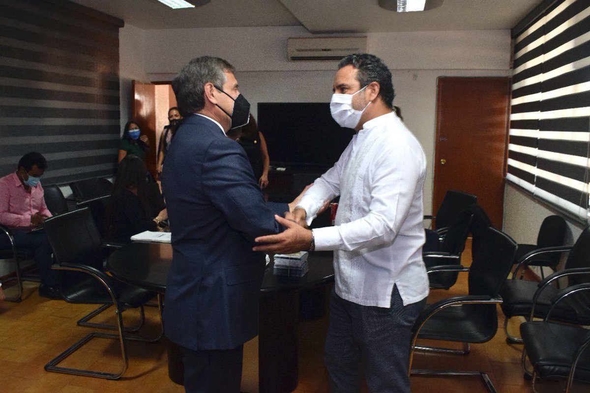 Morelos_TV's tweet photo. ENTREGA ANTONIO VILLALOBOS LA PRESIDENCIA MUNICIPAL #CUERNAVACA

Este domingo llevó a cabo el proceso de entrega-recepción de la presidencia municipal entre José Luis Urióstegui Salgado  y Antonio Villalobos. https://t.co/gQ0r5C0on7