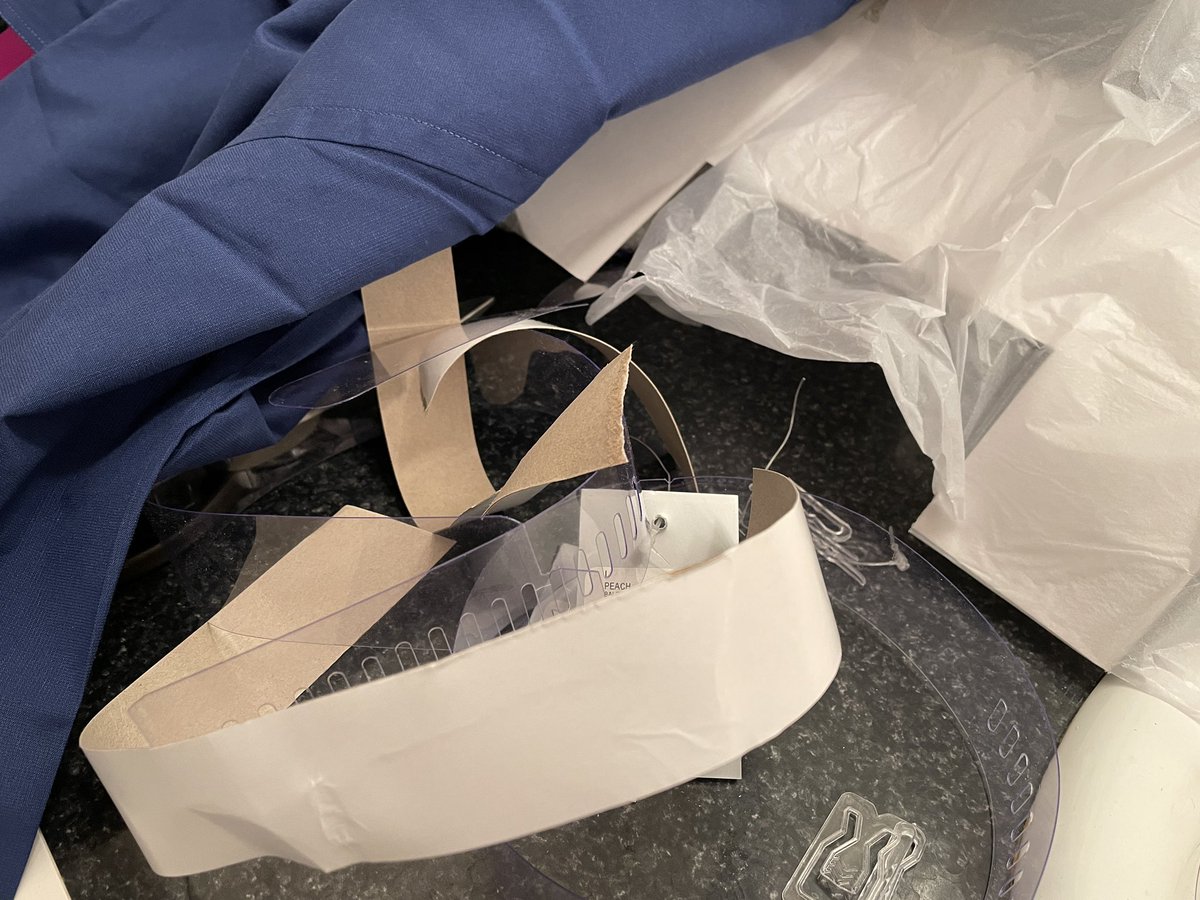 rooprajfox2's tweet image. 9 plastic clips, two legit needles, tissue &amp;amp; 4 pieces of cardboard to sell a shirt that’s going to need a lot of ironing, anyways. Why? Not asking for a friend. I really want to know.