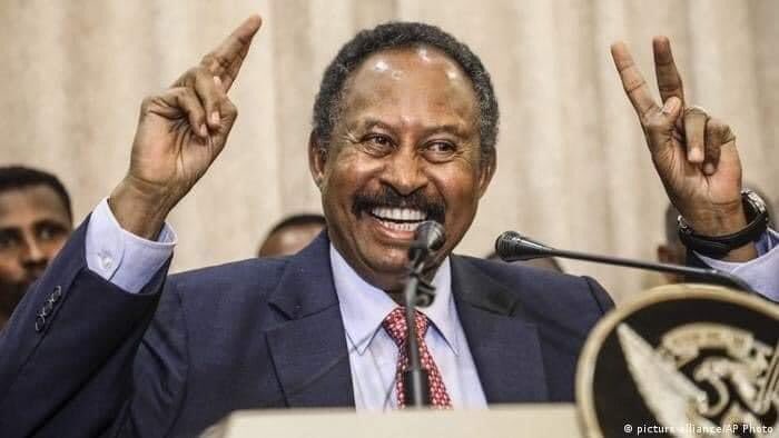 ahmdook9's tweet photo. اسباب استقالة حمدوك من وجهة نظري 

-استقالة حمدوك تعني الغاء الاتفاق مع المجلس العسكري (برهان لا يملك شرعية الان ).
- الحفاظ على وحدة الشارع الكان بدا ينقسم بين مؤيد و رافض للاتفاق 
 - الاستقالة في هذا الوضع تاكد ان م قام به المجلس العسكر (انقلاب على السلطة )

#است��الة_حمدوك https://t.co/tiKhOyait1