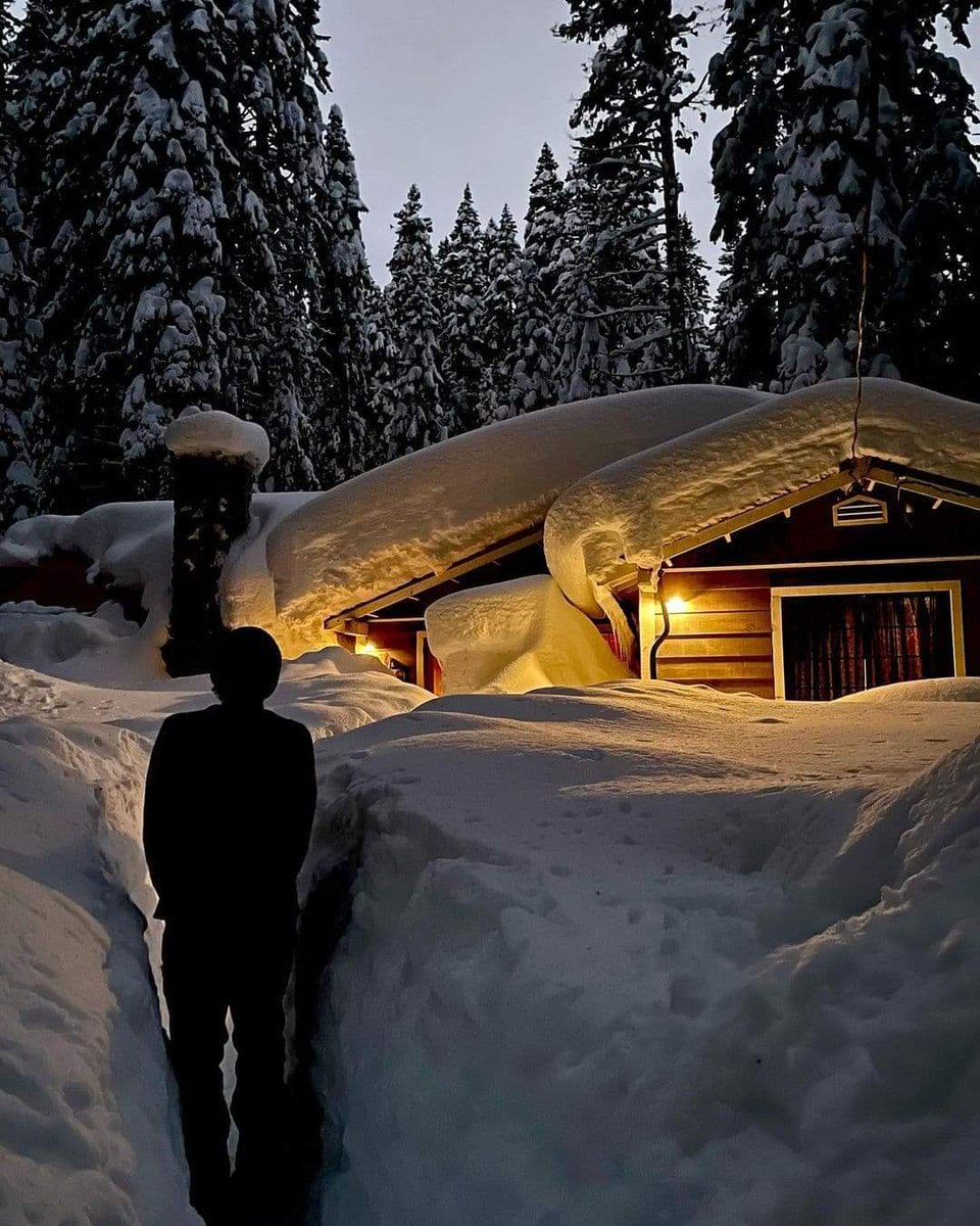 It's official! The <a href="/UCB_CSSL/">UC Berkeley Central Sierra Snow Lab</a> reported 214 inches of Tahoe snowfall for the month of December, making it the third snowiest month on record. January 2017 holds the record with 238 inches of snowfall, followed by February 2019, which saw 221 inches of snow.❄️

📸: @laketahoestrong